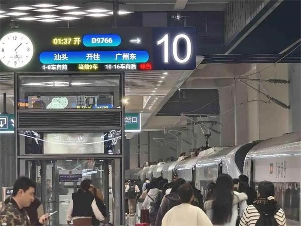 返程高峰共開行28趟！汕頭站結(jié)束春節(jié)期間的“夜間運(yùn)營”模式