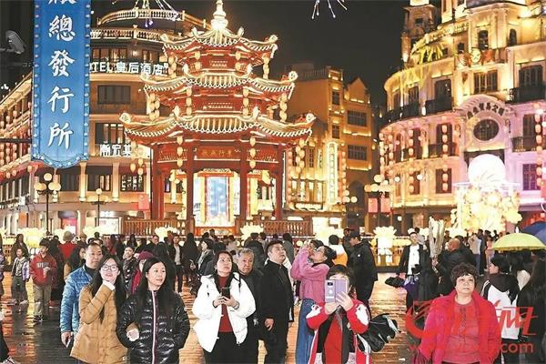 2025汕頭小公園國際元宵燈會(huì)拉開帷幕 流光盛宴 相約元宵